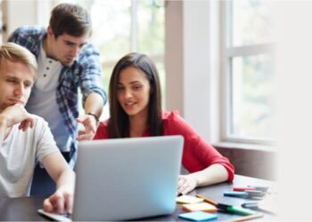 How does the blended learning approach affect students’ performance?